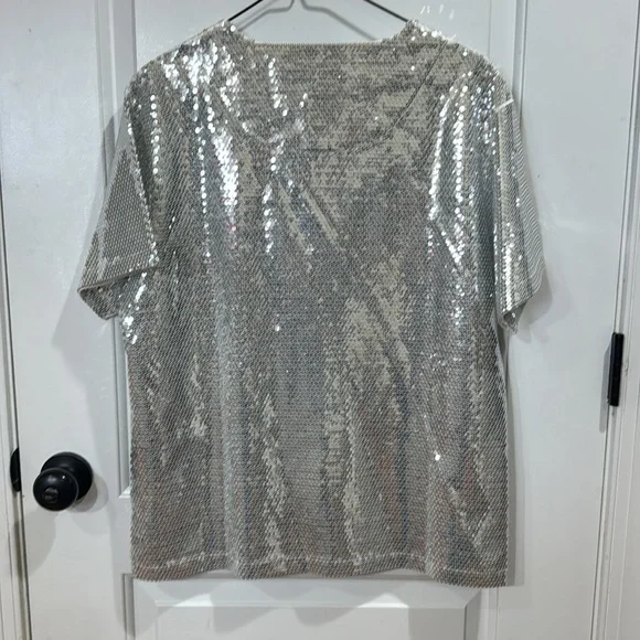 *NEW* THE KOOPLES SILVER SEQUINED TEE LARGE - Picture 8 of 9